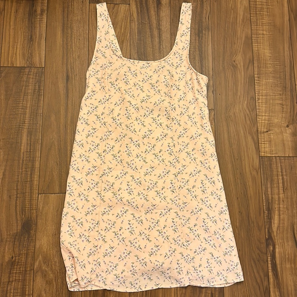 CLOSET CLEAR OUT $5 
American eagle light, pink dress size medium